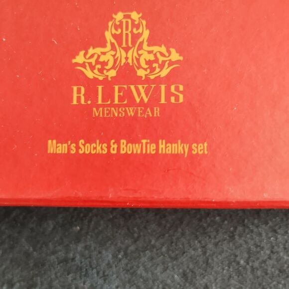 ROBERT LEWIS BLK/WHT BOWTIE, POCKET SQUARE, SOCK 3 PIECE COMBO SET. - Picture 6 of 6